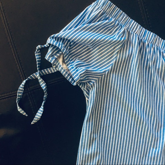 đź’ś 3 for $12 H&M Blue and White Striped Off Shoulder Top NWOT - Picture 4 of 8